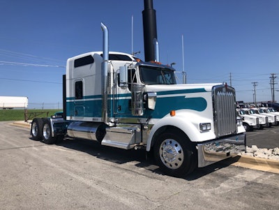 This 2020 Kenworth W900L sports a 565-hp Cummins X15 with an 18-speed and an 86-inch Studio Sleeper.