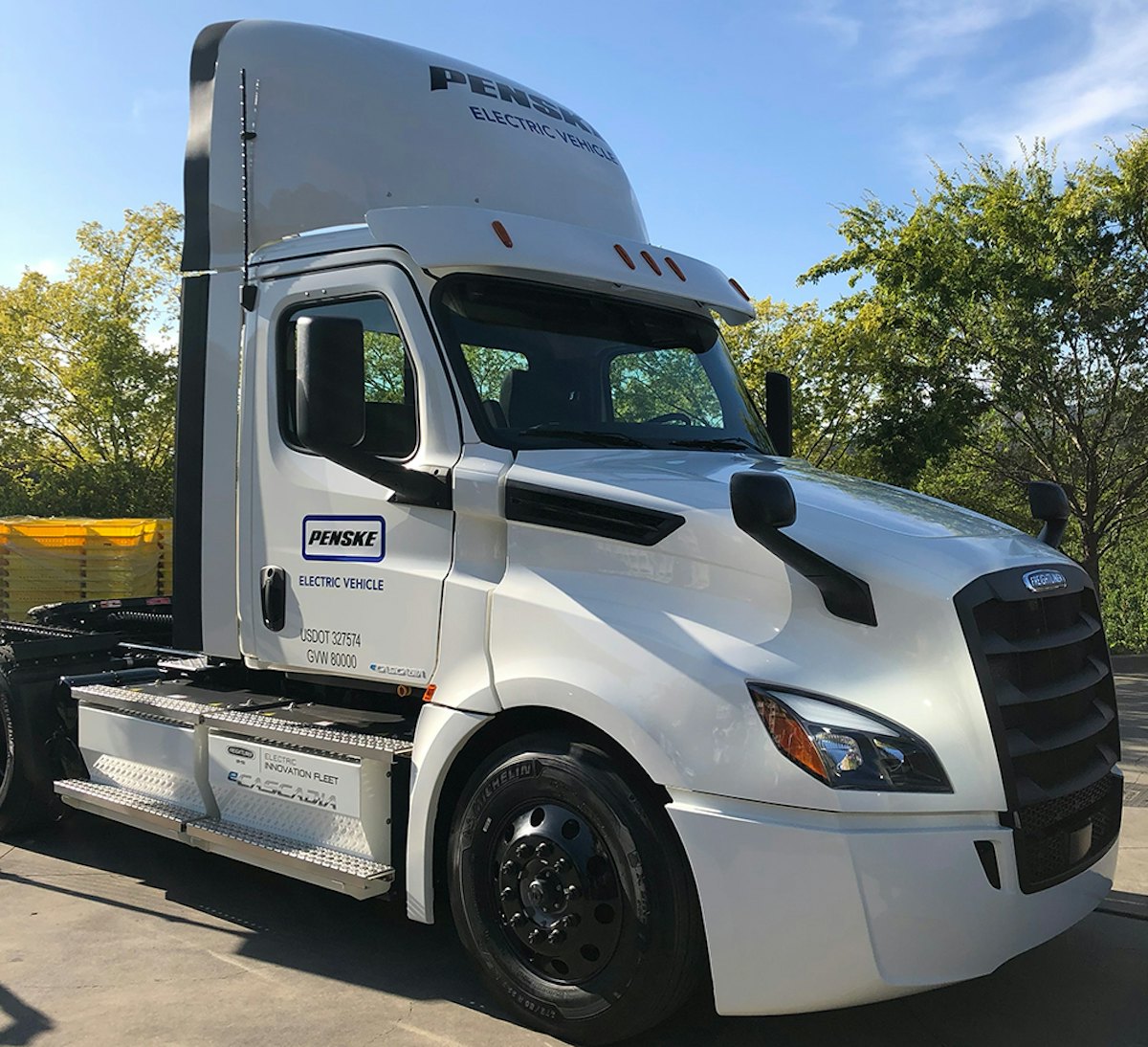 Penske takes delivery of electric Freightliner eCascadia semi trucks