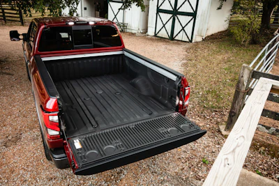 TITAN XD Platinum Reserve models feature a number of premium touches on the exterior, including Platinum Reserve badging, dark painted and machined clad wheels, satin chrome grille, tailgate and fog lamp finisher, and two-tone paint.