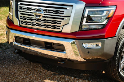 TITAN XD Platinum Reserve models feature a number of premium touches on the exterior, including Platinum Reserve badging, dark painted and machined clad wheels, satin chrome grille, tailgate and fog lamp finisher, and two-tone paint.