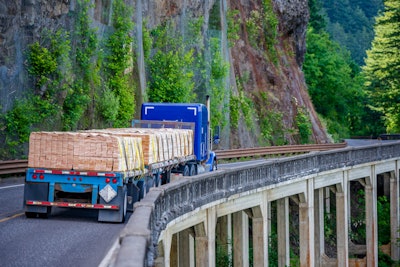 Flatbed has shown surprising strength in the recent freight recovery, due in part to manufacturing coming back online and construction remaining strong. “Lumber has been in high demand,” says Jim Nicholson, vice president of operations at Loadsmart.