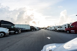 trucks-crowded-parking-shipper-2020-09-03-13-31