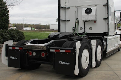 The FlowBelow Tractor AeroKit is available in black or white on Mack Anthem 6×4 and 6×2 tag configurations.