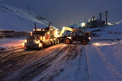 Picture of truck loading (Image by Dave Elniski)-2020-10-06-15-46