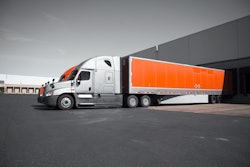 trucksatdock-2020-10-21-14-06