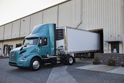 Volvo Trucks North America announced the commercial introduction and sales start of its zero tailpipe emission, battery-electric vehicle to the North American market, with a production start of early 2021.