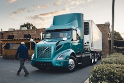 Volvo VNR Electric 6×2 Tractor with Reefer Trailer-2020-12-03-15-15