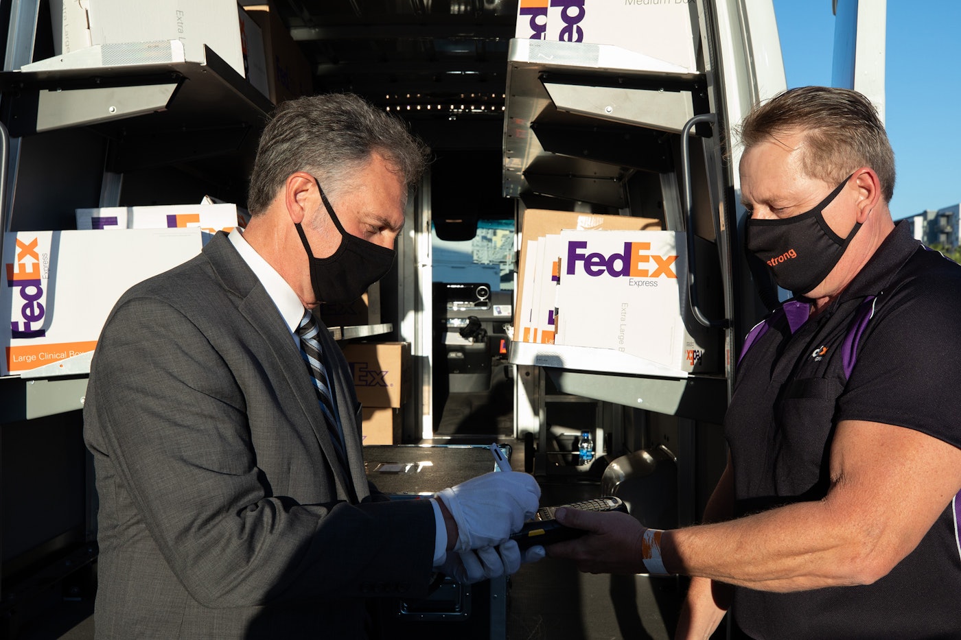FedEx driver helps make final delivery of Super Bowl LV trophy