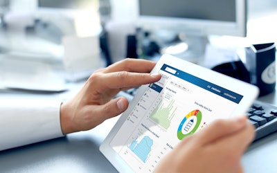 Person looking at Geotab interface on a tablet