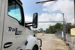 Trailiner semi truck