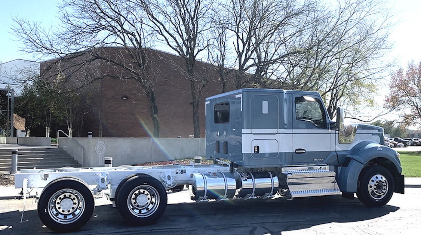 Kenworth adds 52Inch flat roof sleeper to T680, T880, W990