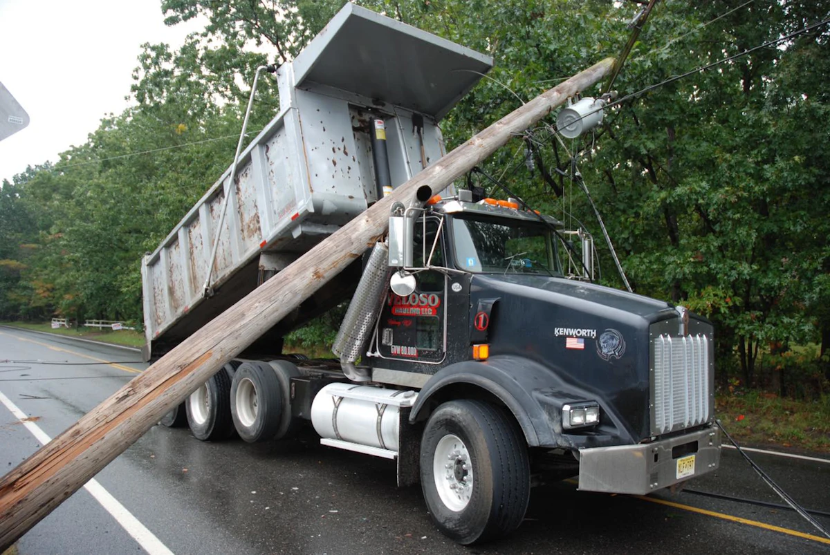 New Jersey dump truck takes down power lines | Commercial Carrier Journal