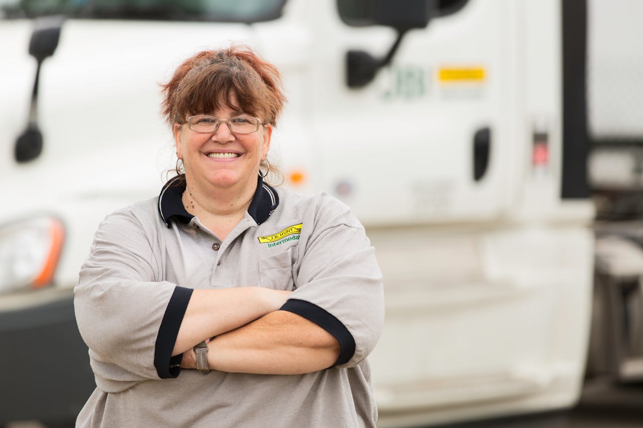Women in Trucking JB Hunt female driver