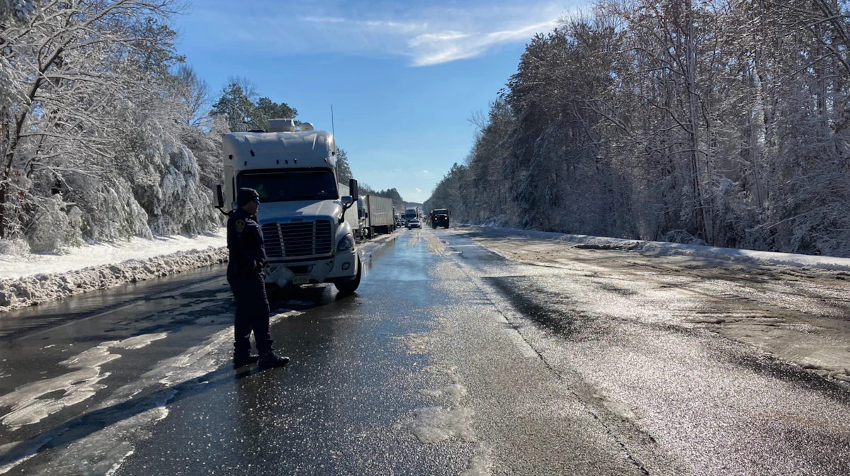 Communication breakdown leads to I-95 snow-in - Vimarsana News