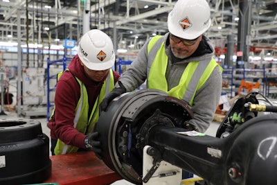 Navistar Satx Plant Wheel Install On Axle General Assembly
