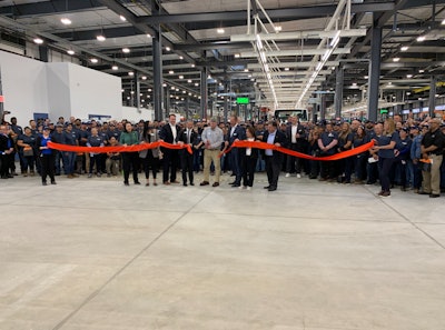 Navistar-ribbon-cutting-San-Antonio