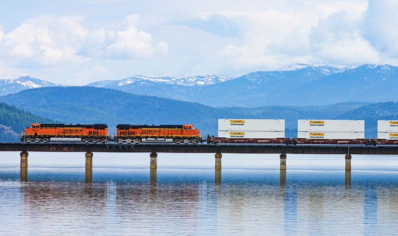 Bnsf Jbh Intermodal Train Lake