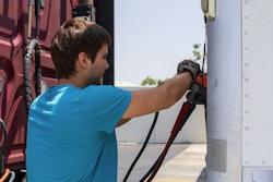 driver hooking up gladhands