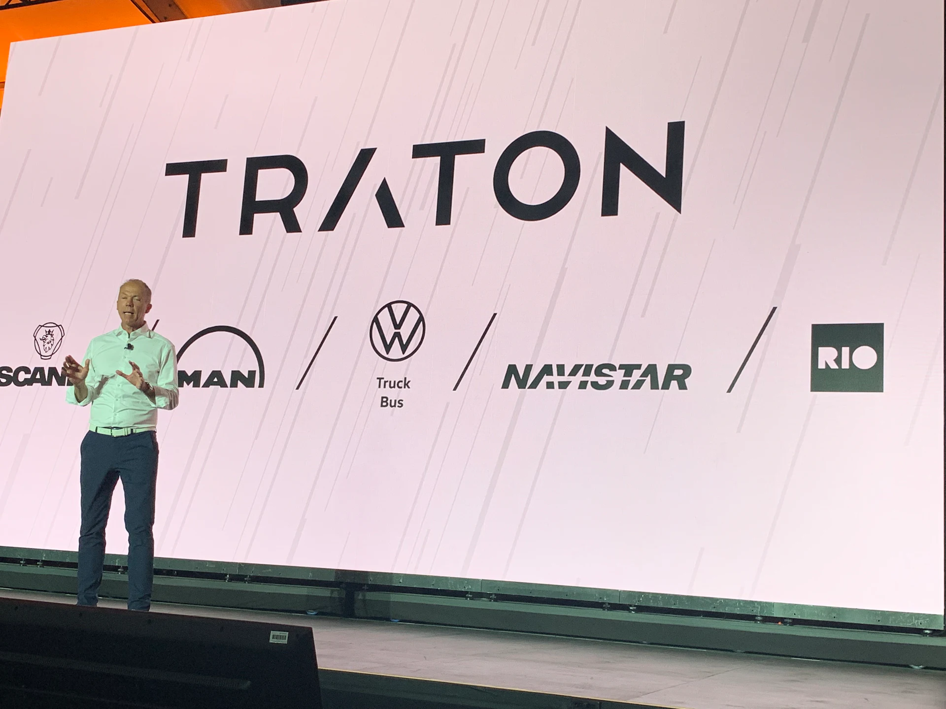 Navistar readies new North American powertrain - Vimarsana News