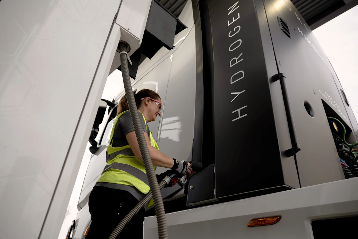 Nikola announces plans to open three hydrogen stations in California - Vimarsana News