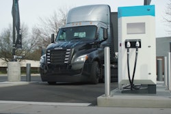 freightliner ecascadia charging