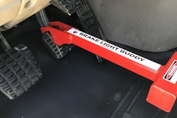 Self-checking brake light device