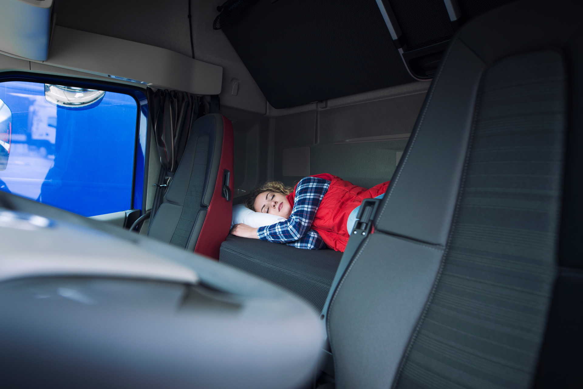 truck driver asleep in the bunk