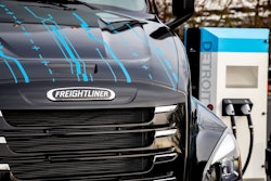 Freightliner eCascadia charging