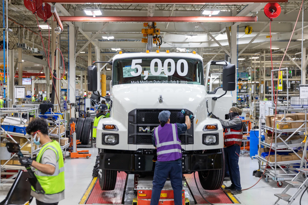 Truck orders fall for fifth time in six months - Vimarsana News