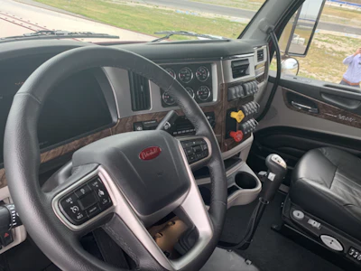 Peterbilt retiring its Model 389 for new, wider model | Commercial ...