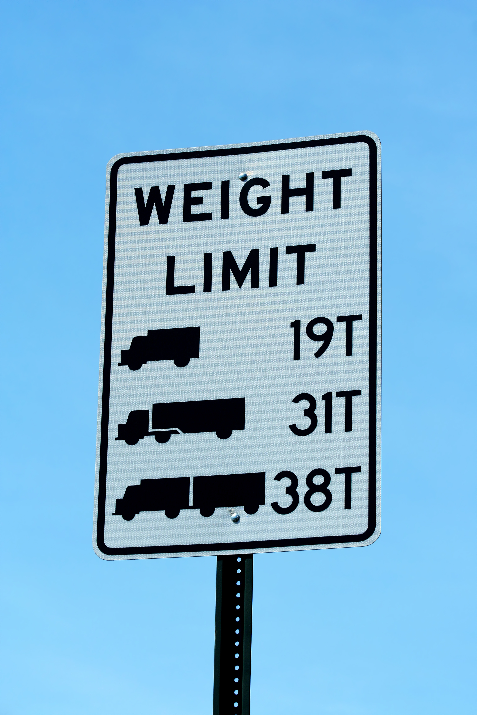 truck weight limit sign