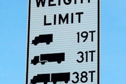 truck weight limit sign
