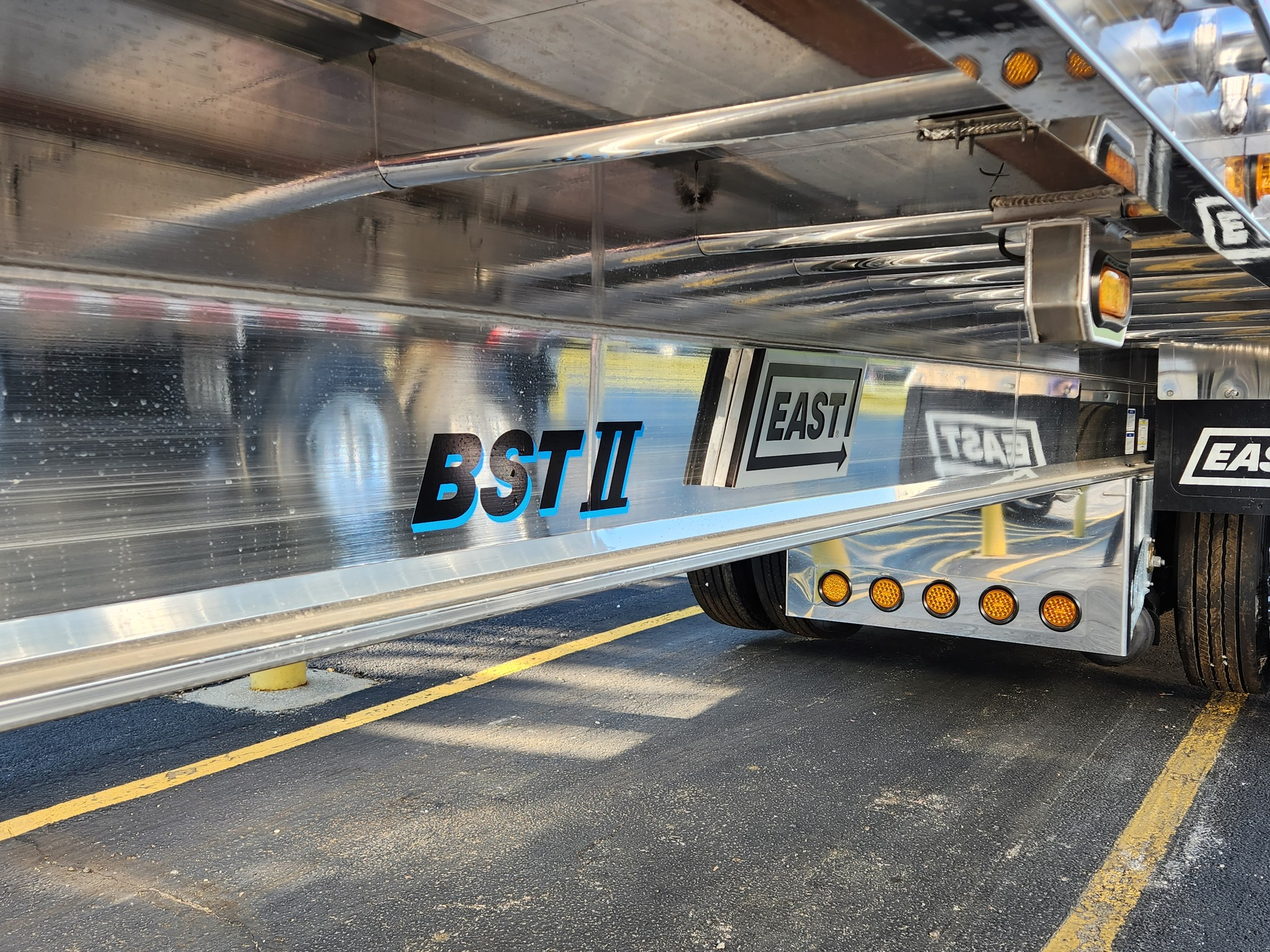 East Manufacturing trailer