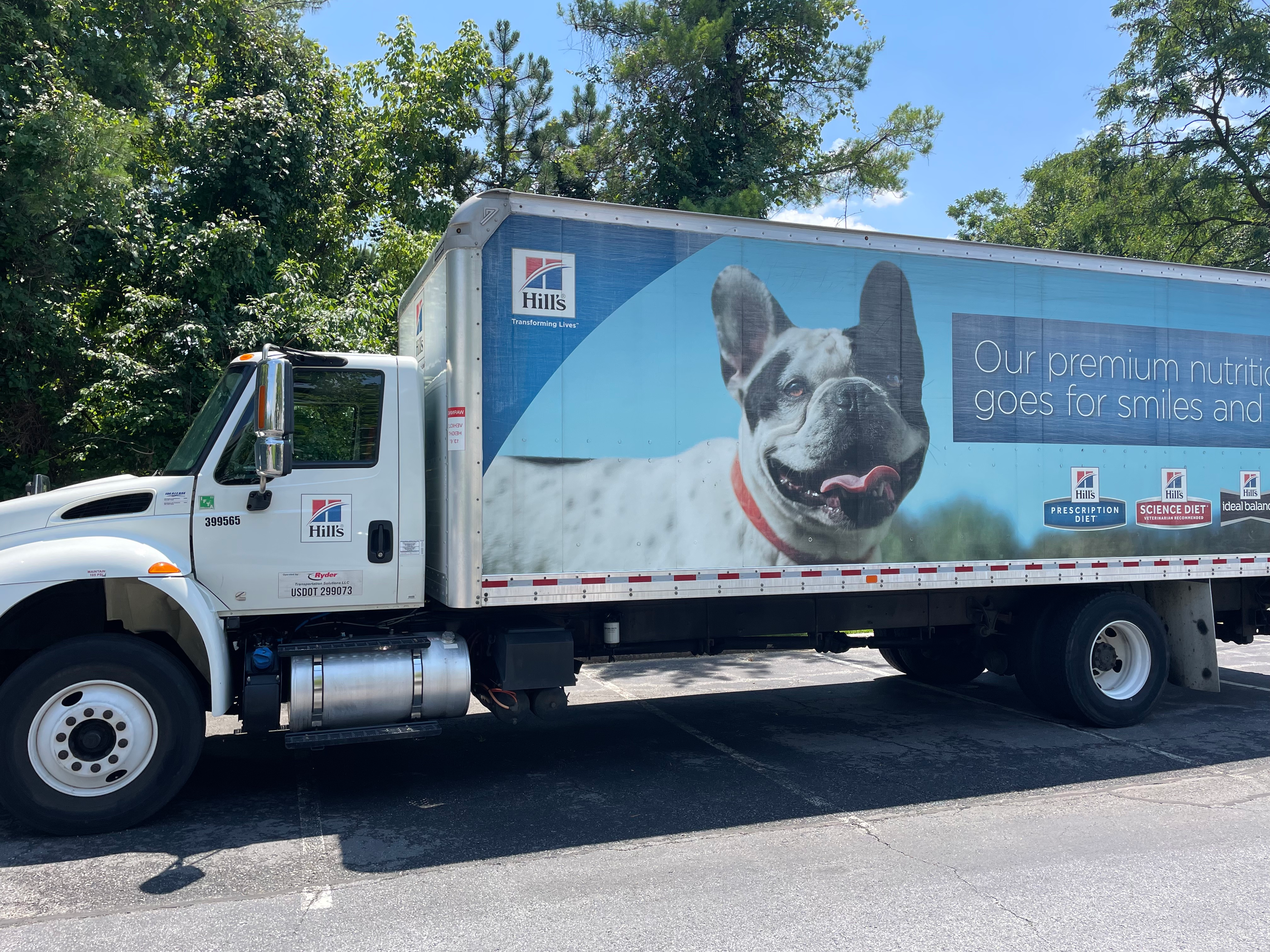 Hill's pet food Ryder truck