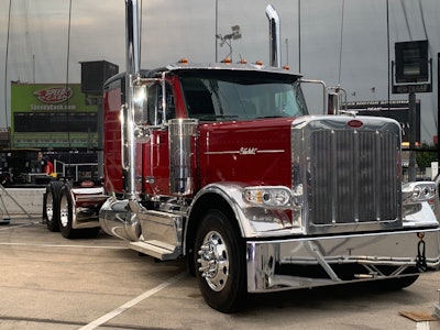 Peterbilt 589 Legendary package