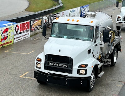 Mack MD 6 portable toilet vacuum truck