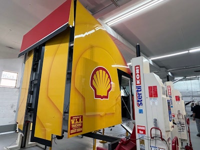 The trailer gap fairing as been completely redesigned. The top now acts as a cap that, when fully deployed, locks the two sides into place.