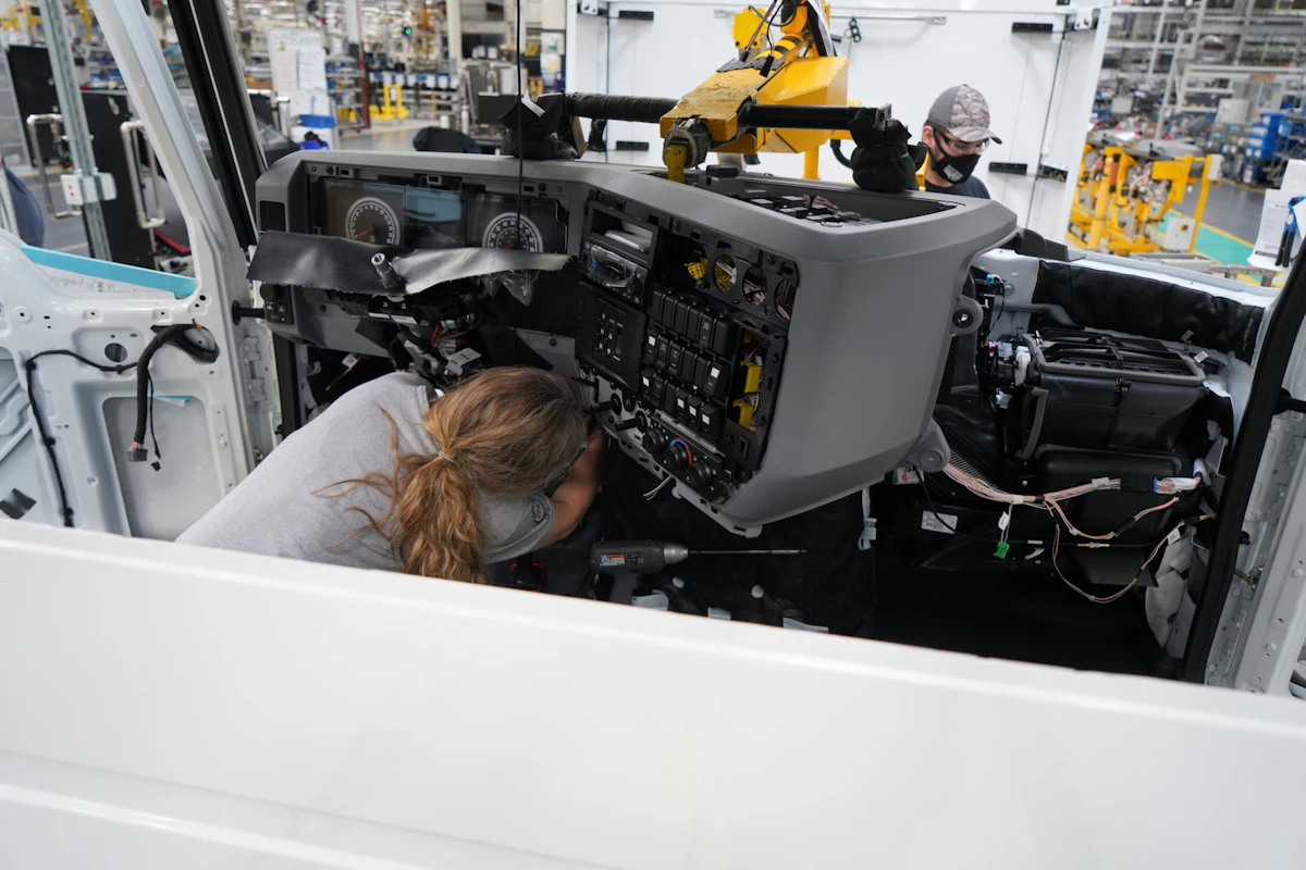 Mack avoids strike with new UAW labor deal - Vimarsana News