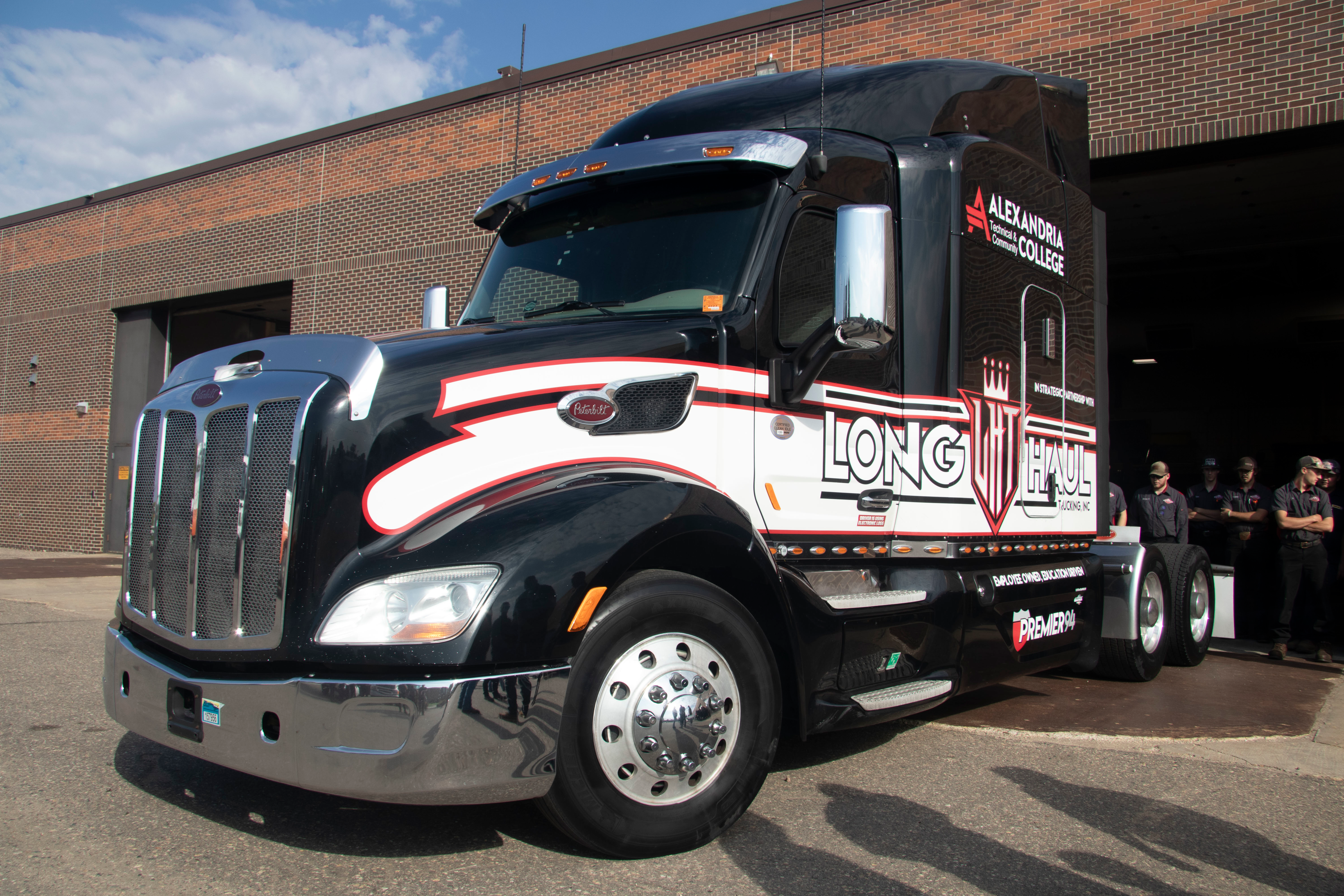 Long Haul Trucking 2018 Peterbilt