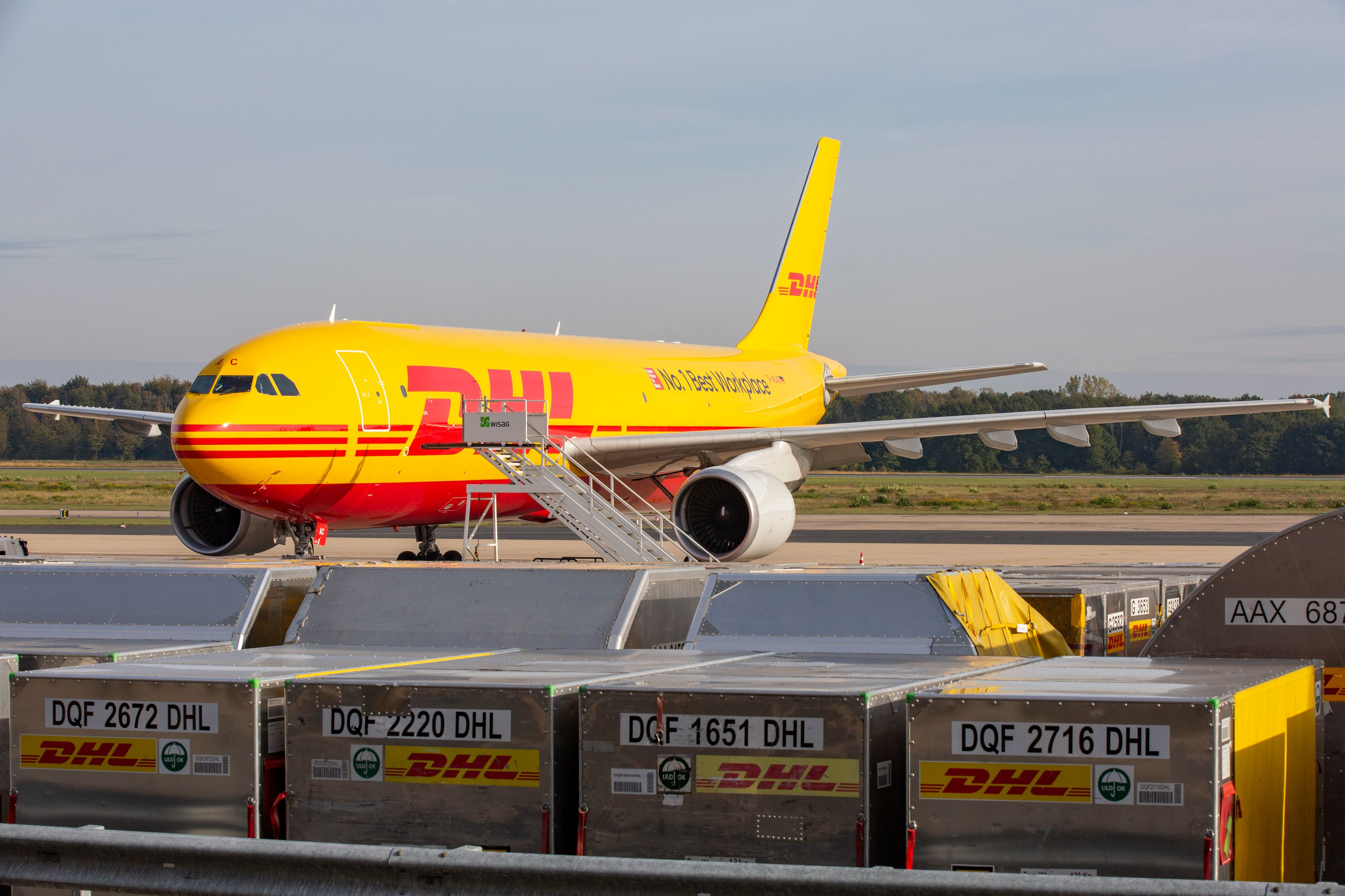 DHL Express plane