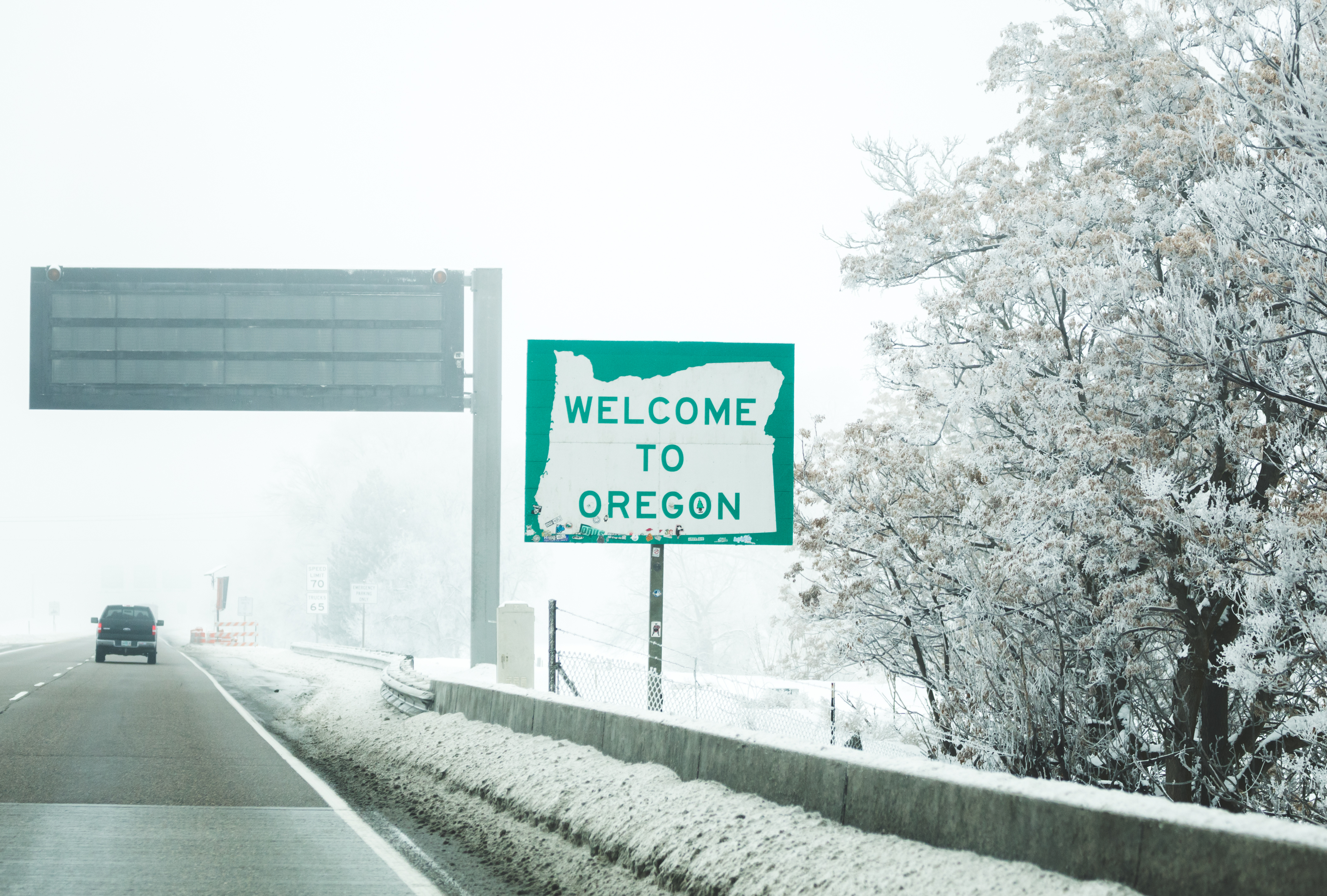 Welcome to Oregon sign