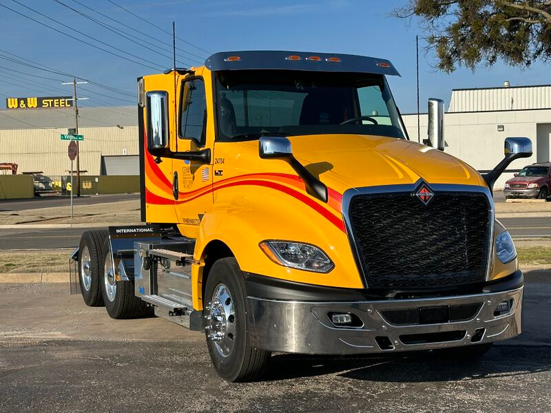 International LT daycab