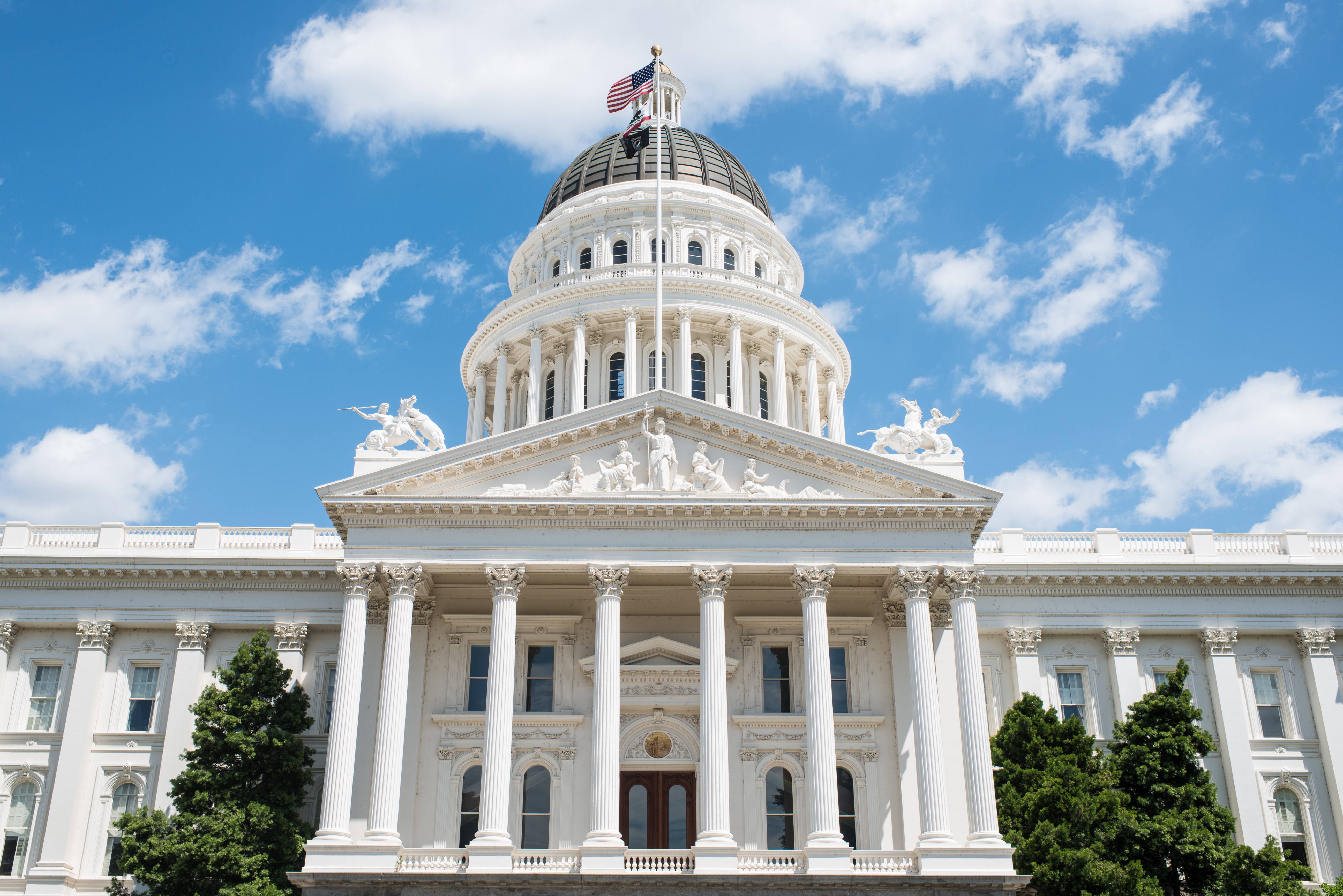 On Monday, a rally was held outside the State Capitol in Sacramento to support the bill, attended by Teamsters leaders and lawmakers, including Assemblymembers Tom Lackey (R-Boron) and Laura Friedman (D-Glendale).