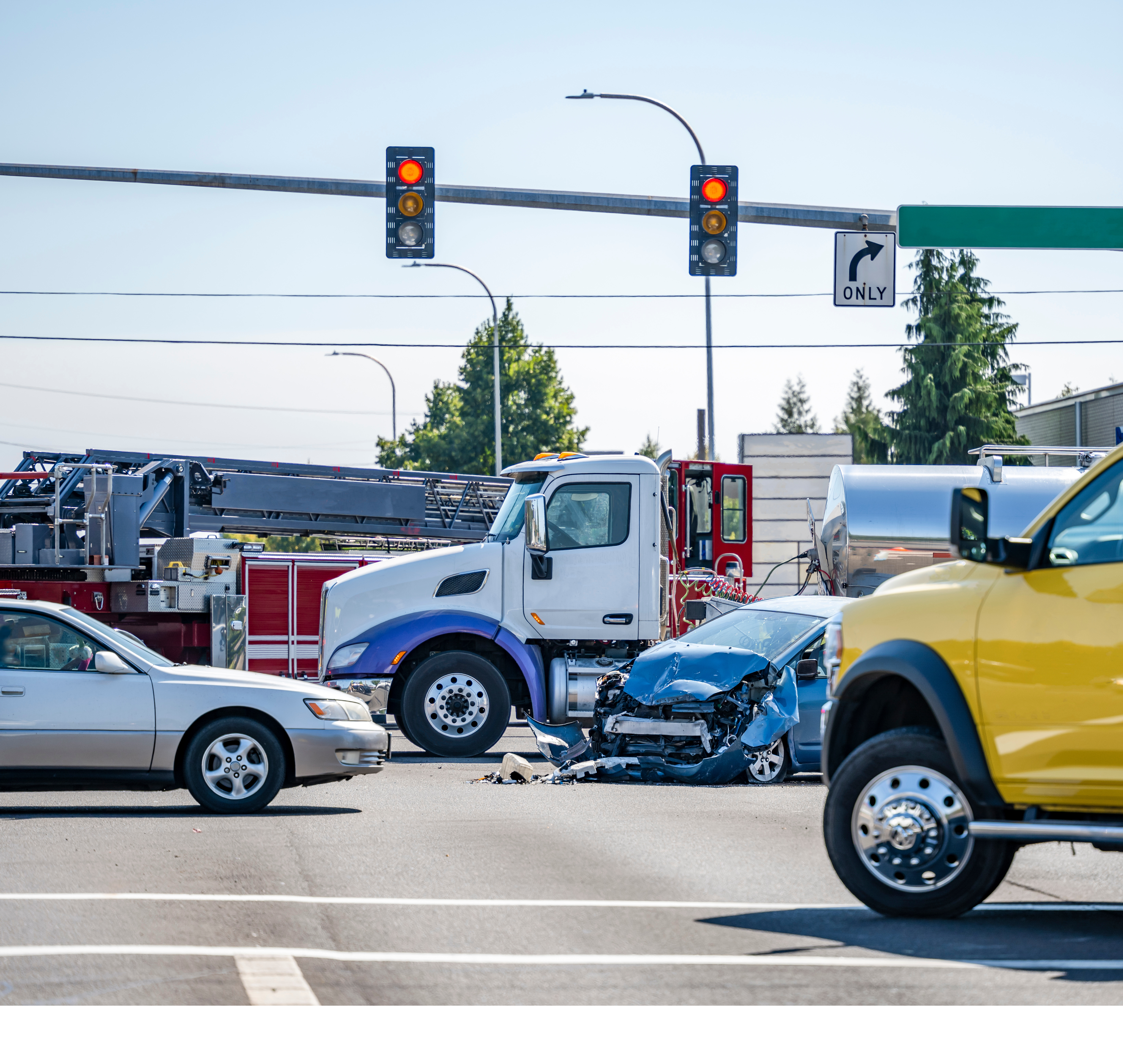 truck crash at a redlight