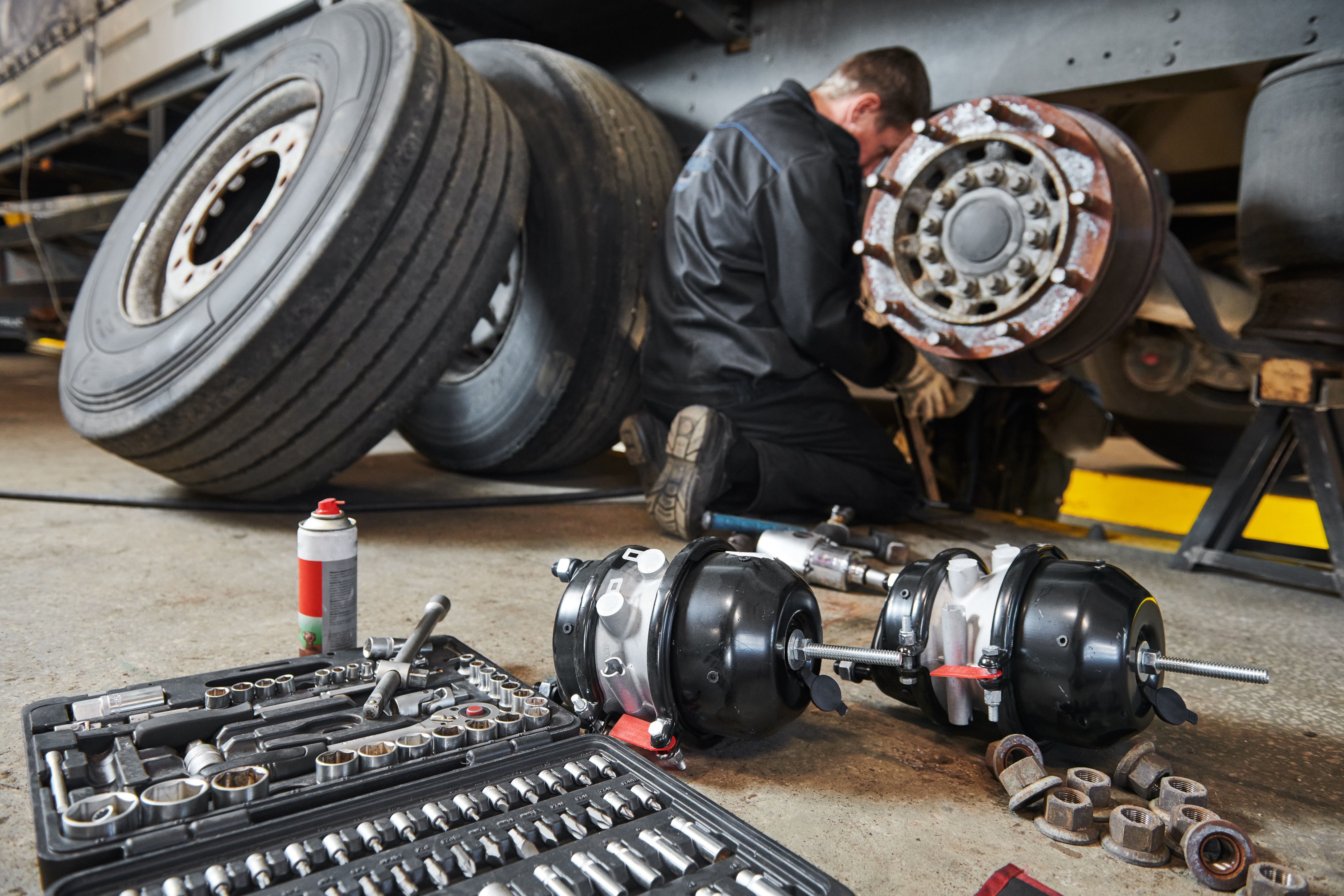Technician working on a wheelend