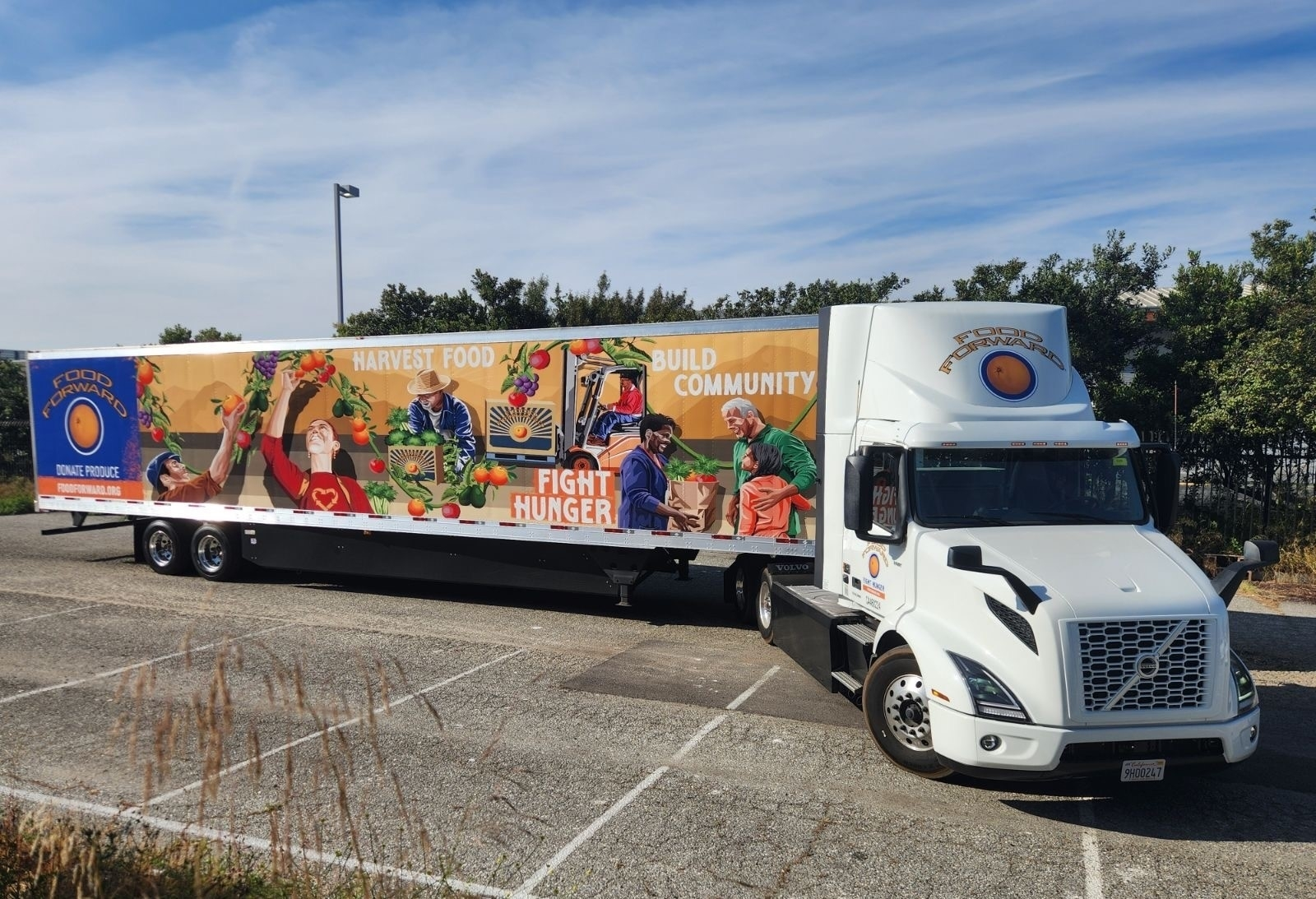 Volvo VNR Electric and Food Forward team up to fight hunger and food waste.
