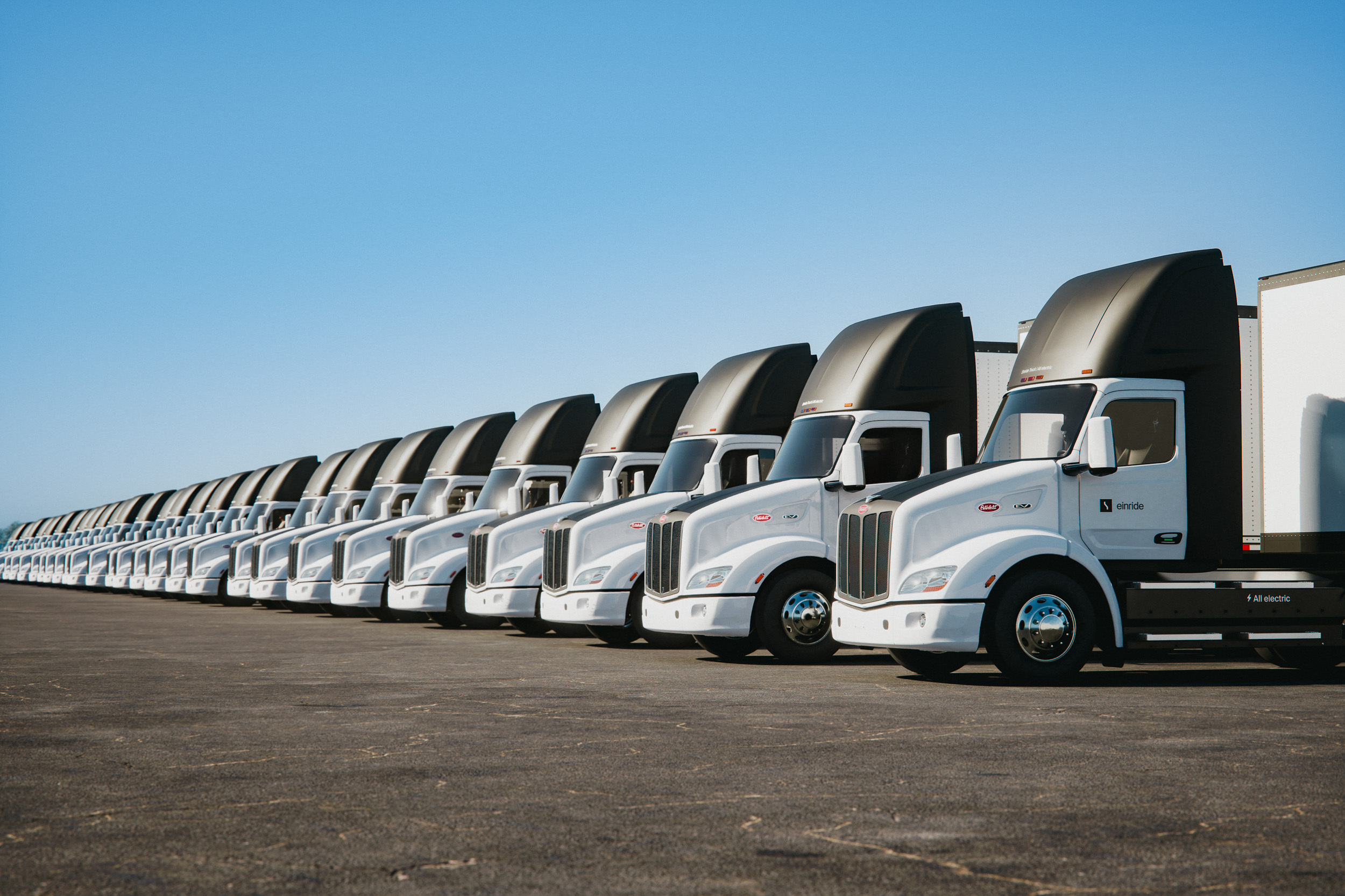 Peterbilt and Einride to Accelerate Electric Road Freight in US with Largest Electric Vehicle Order