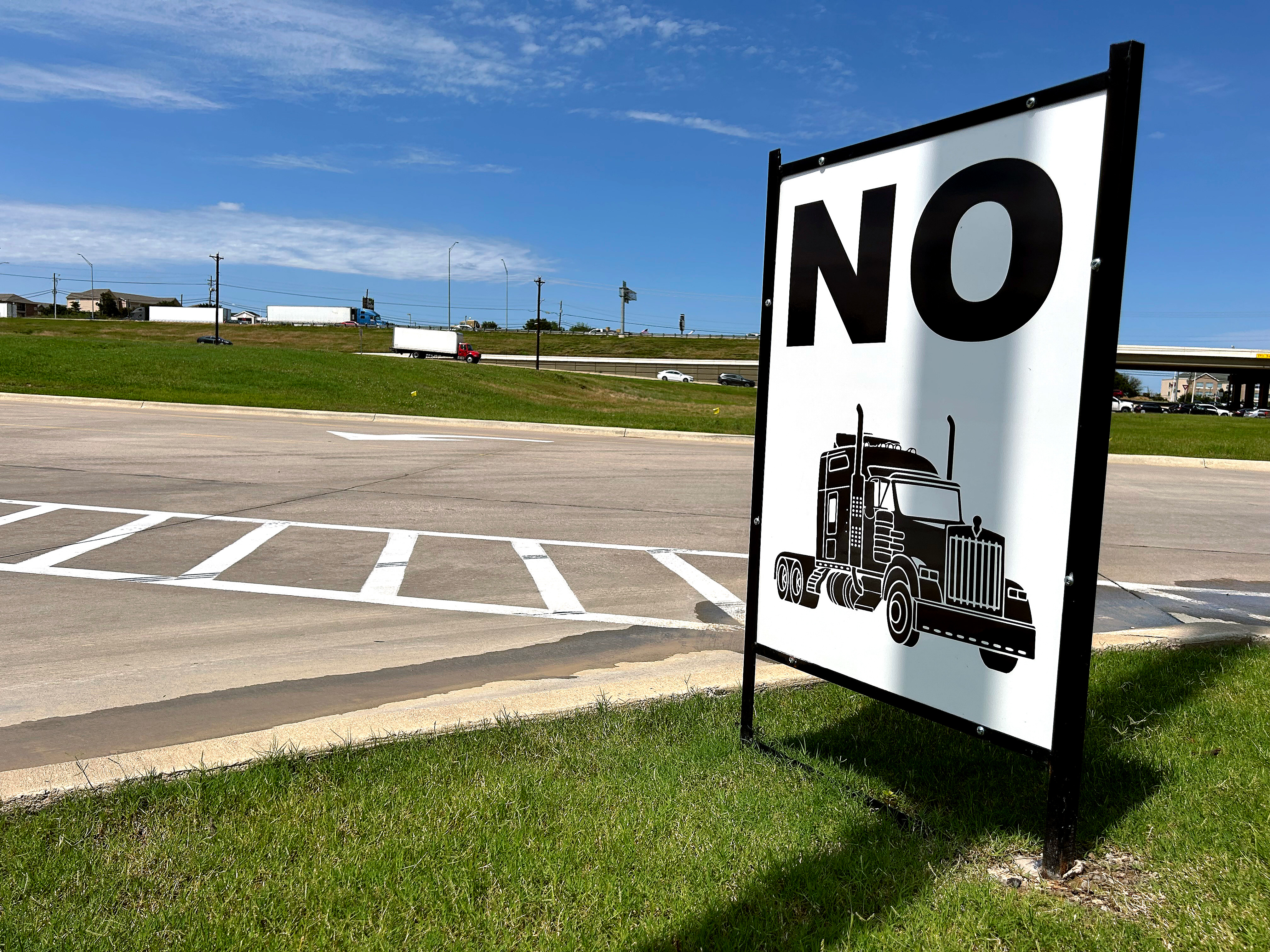 No semi truck parking sign