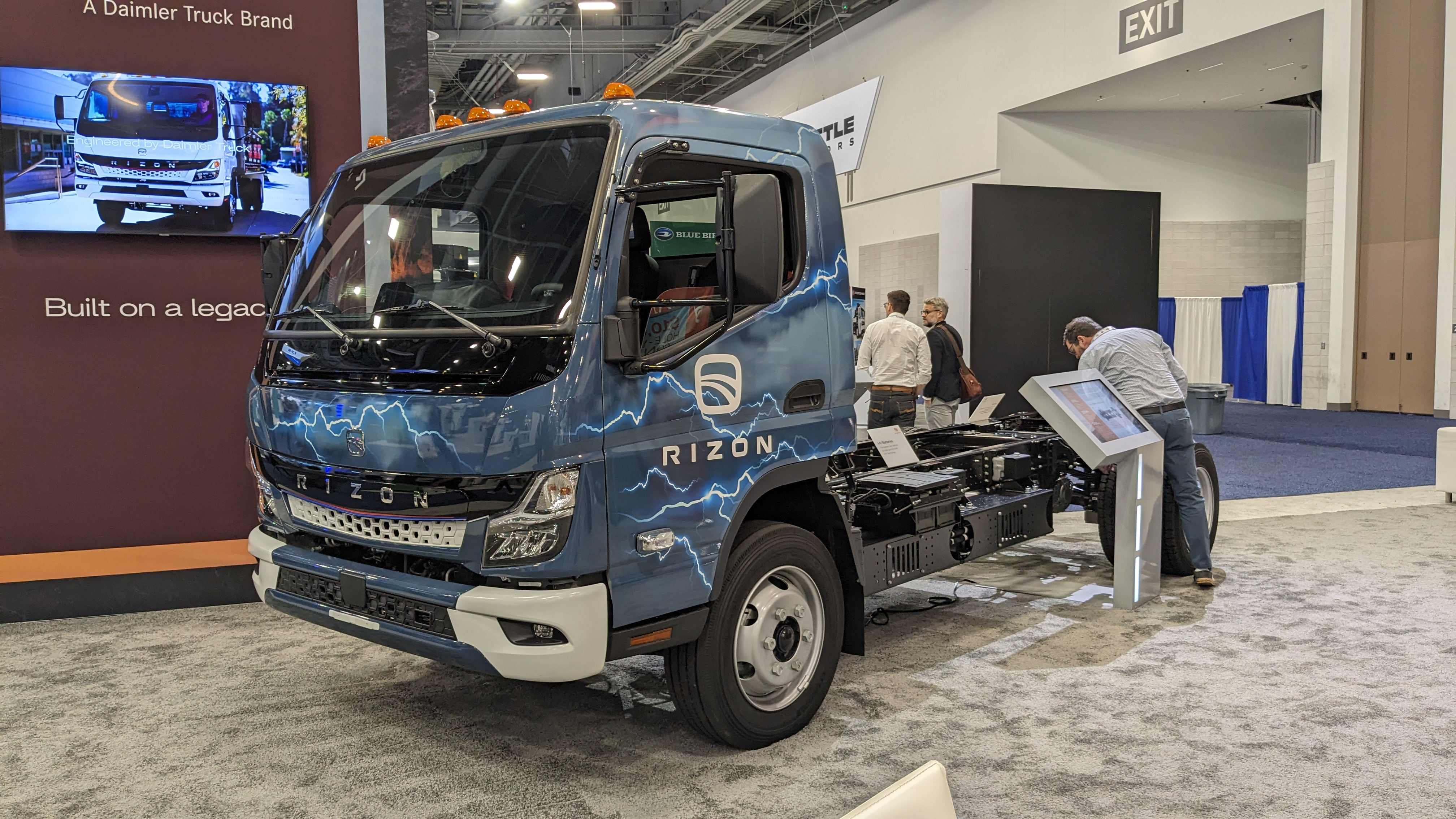 Rizon Class 4/5 cabover truck