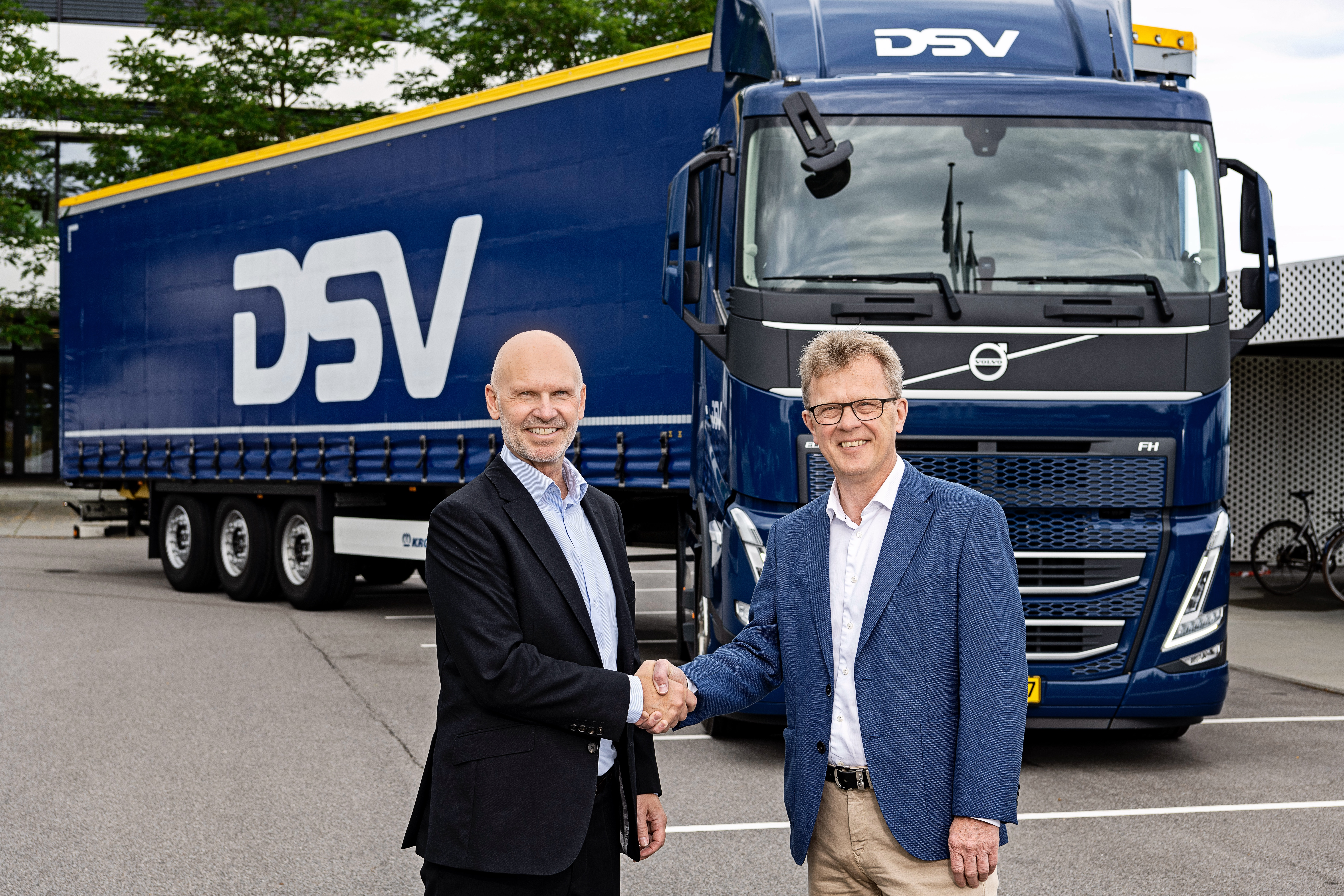 Volvo and DSV sign semi deal